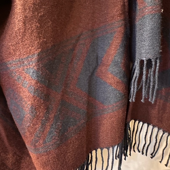 American Eagle Native Print Shawl - Picture 2 of 4